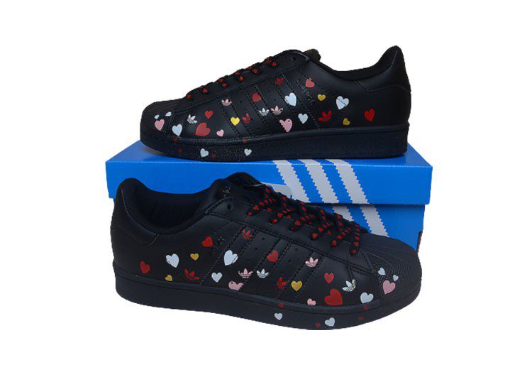 נעלי אדידס-ADIDAS Stan Smith - Black & Red Hard – תמונה 2