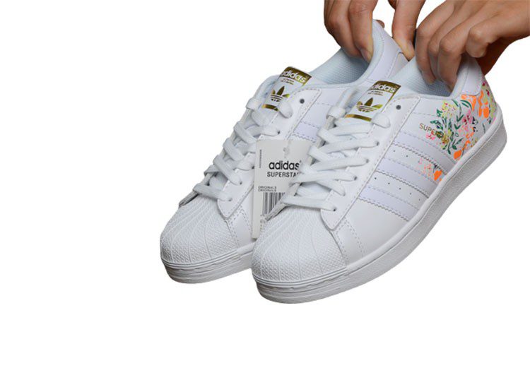 נעלי אדידס-ADIDAS Stan Smith - White With Fleur – תמונה 3