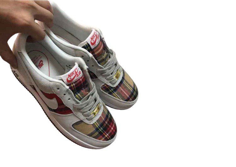 נעלי נייק -Nike Air Force 1 Low Foggy Grey-Falu Red – תמונה 8