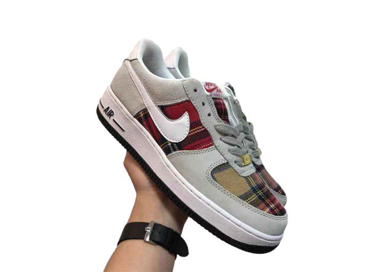 נעלי נייק -Nike Air Force 1 Low Foggy Grey-Falu Red – תמונה 4